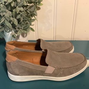 Ecco men lite moc slip on loafer. Very lightweight with leather insole.